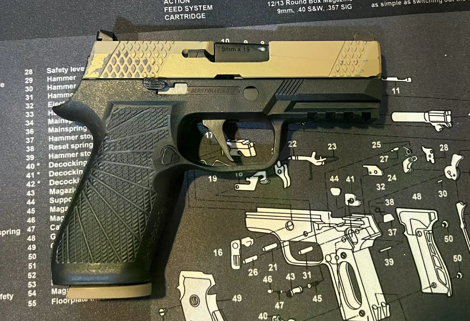 WE-Tech modern carry pistol 生存遊戲 手槍 展示照